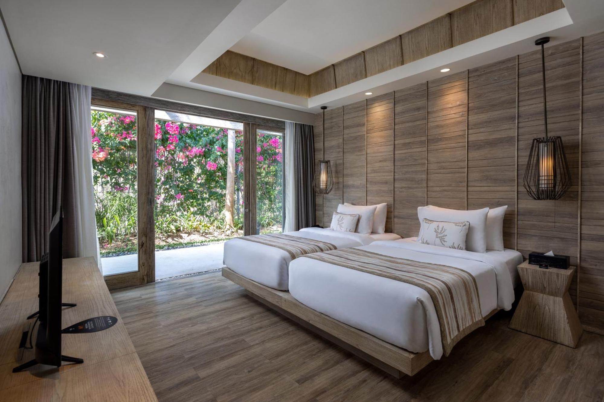Villa Cross Bali Breakers